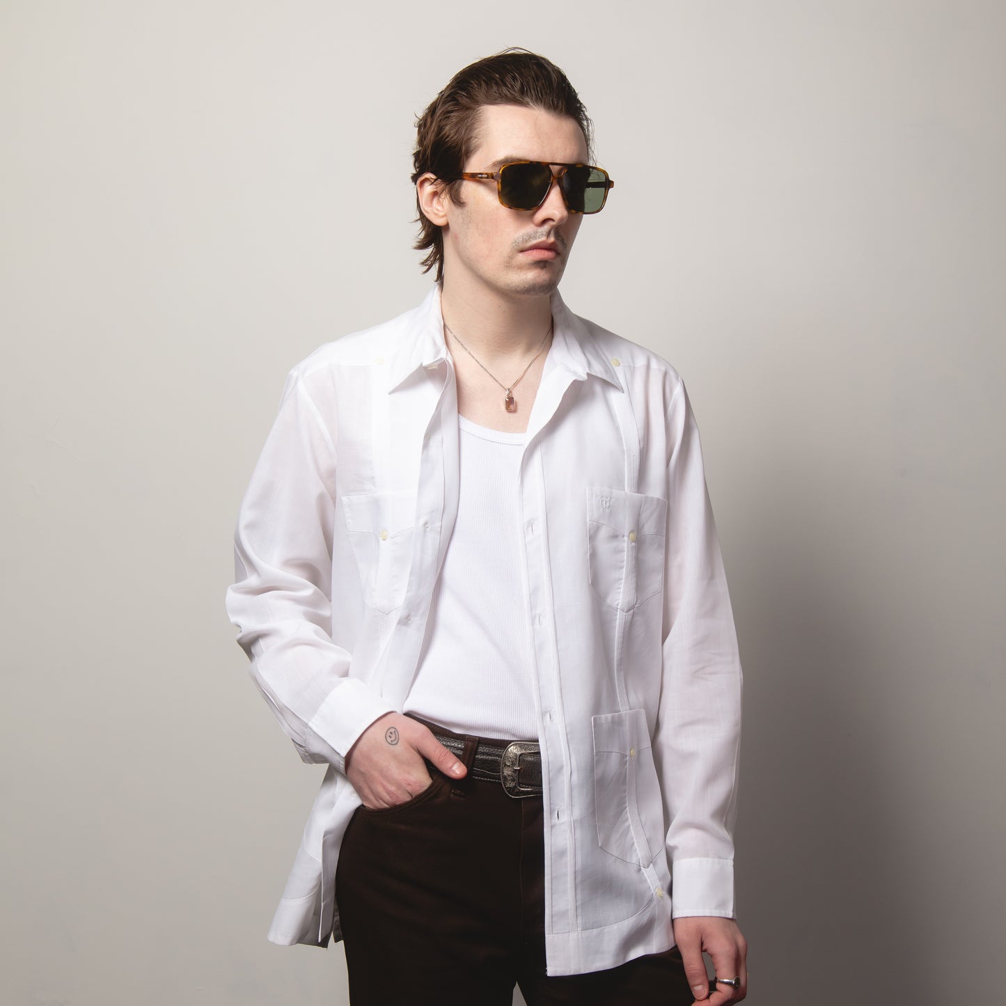 WHITE GUAYBERA SHIRT L