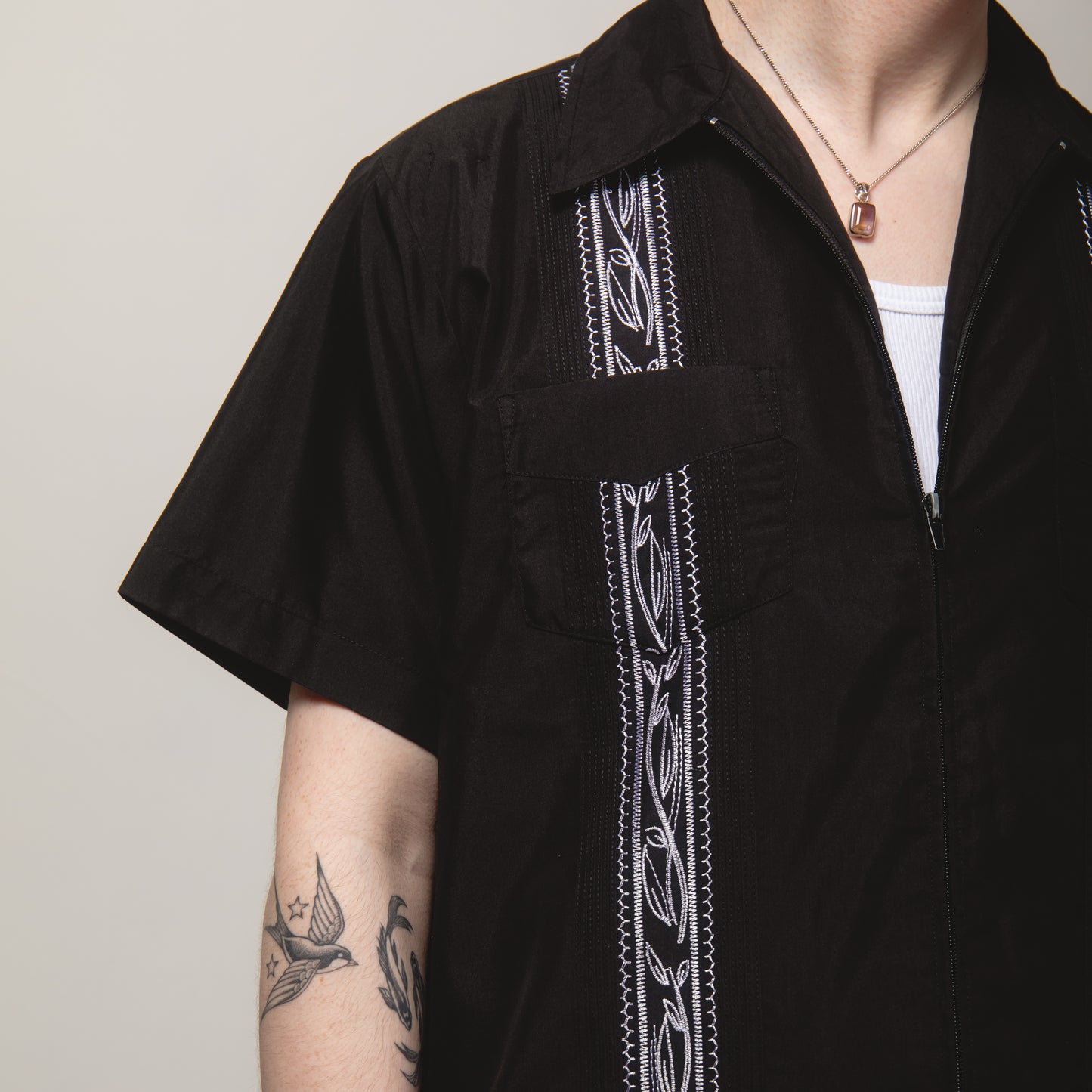 BLACK ZIP HAVANA SHIRT M